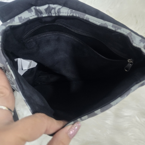 Hello Kitti gray and black crossbody bag medium - Picture 9 of 17